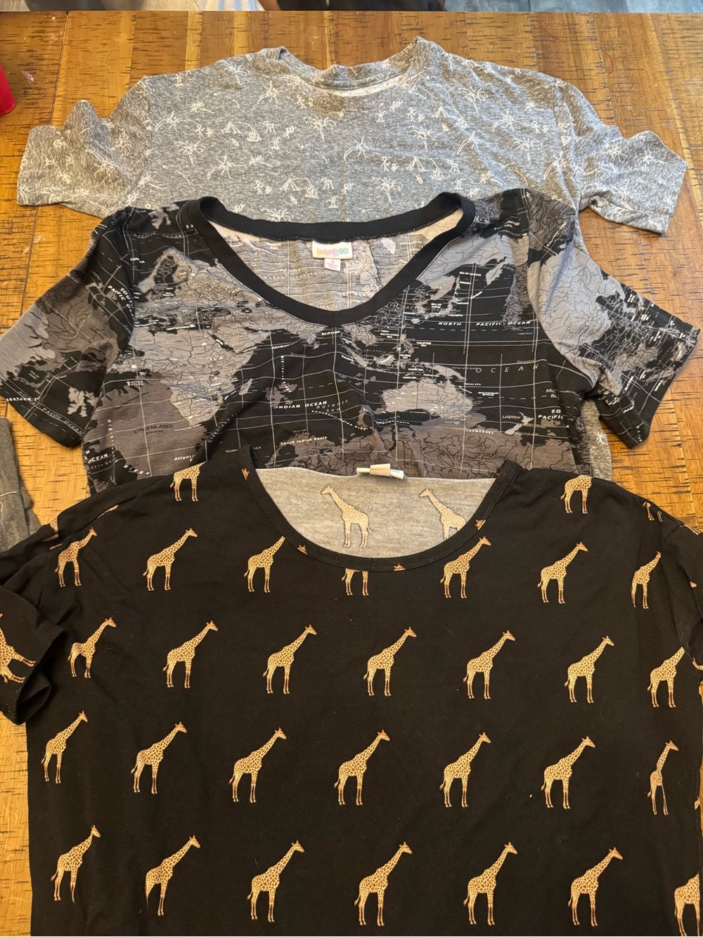 Women’s S Black Giraffe Print  map, print and camping print Tees